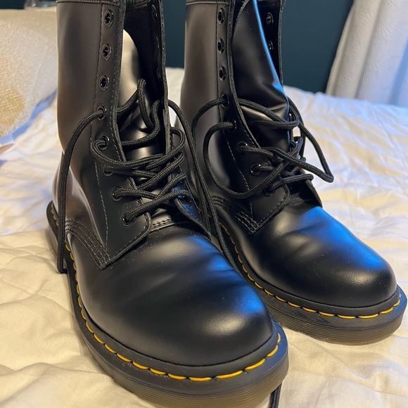 Dr. Martens boots, size 9 (41) - Picture 2 of 6